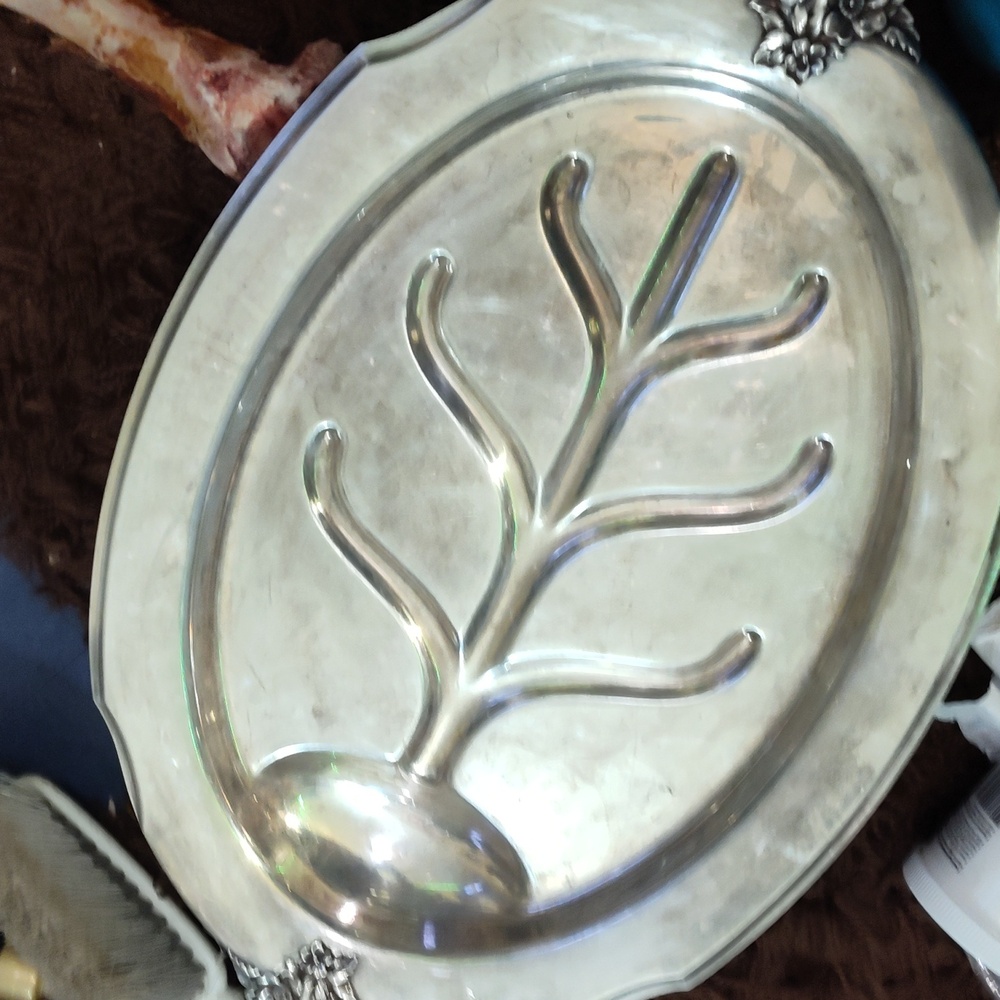 Wilcox is silver plated 7110 meat platter with feet
